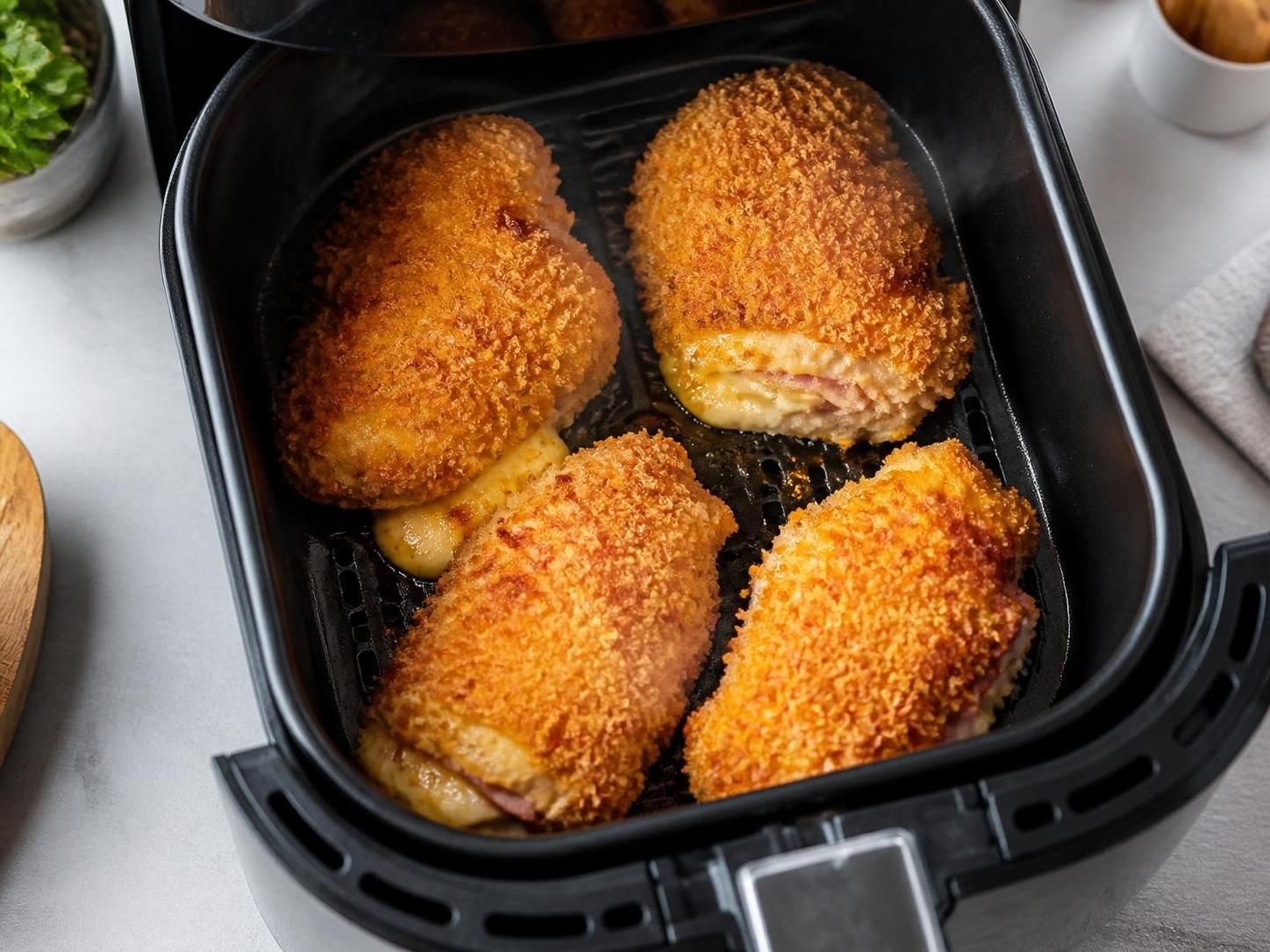 découvrez comment préparer et cuire un délicieux cordon bleu au air fryer facilement et rapidement pour un repas savoureux et croustillant.