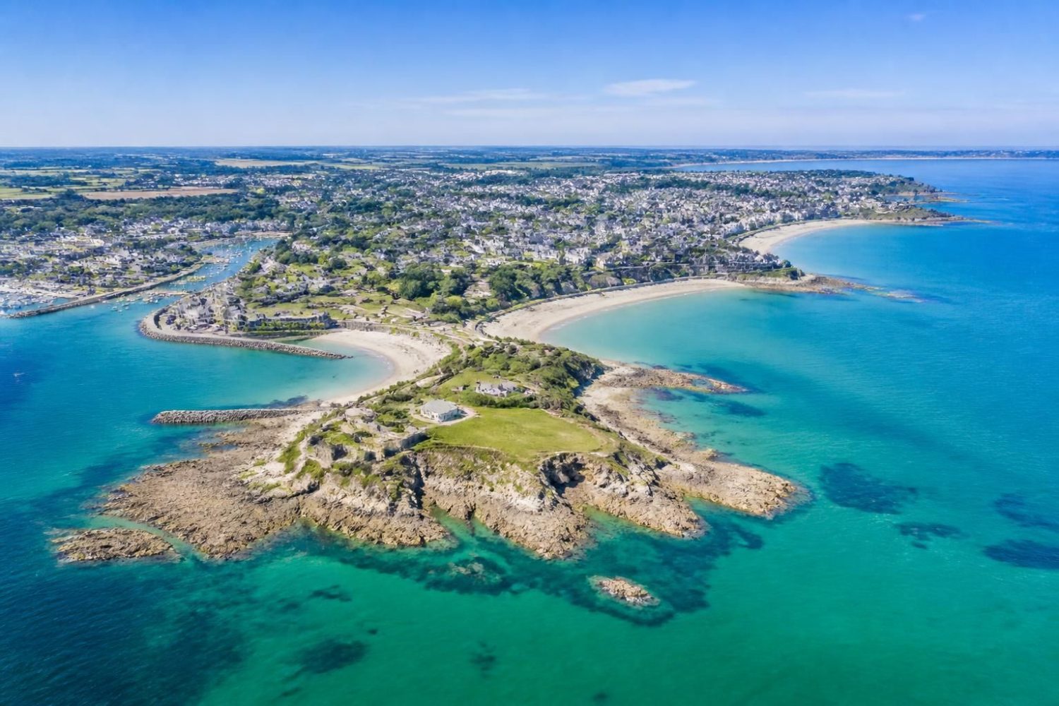 découvrez saint cast le guildo, une charmante station balnéaire en bretagne. explorez ses plages magnifiques, sa localisation idéale et ses attractions touristiques pour des vacances inoubliables.