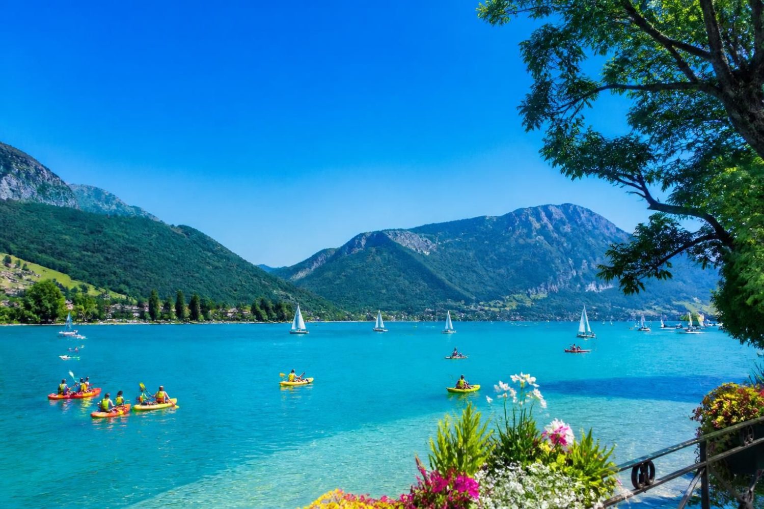 découvrez la région d'annecy en france : localisation géographique, paysages, culture et principales caractéristiques de cette destination charmante.